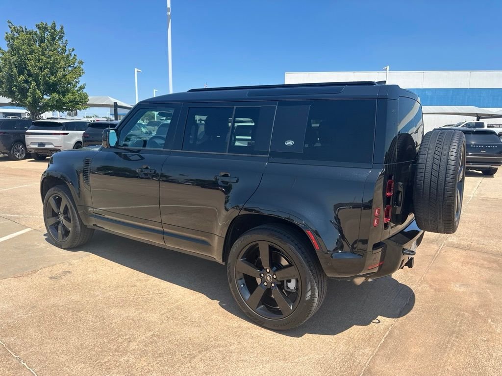 Used 2024 Santorini Black Metallic Land Rover X-Dynamic SE image 3