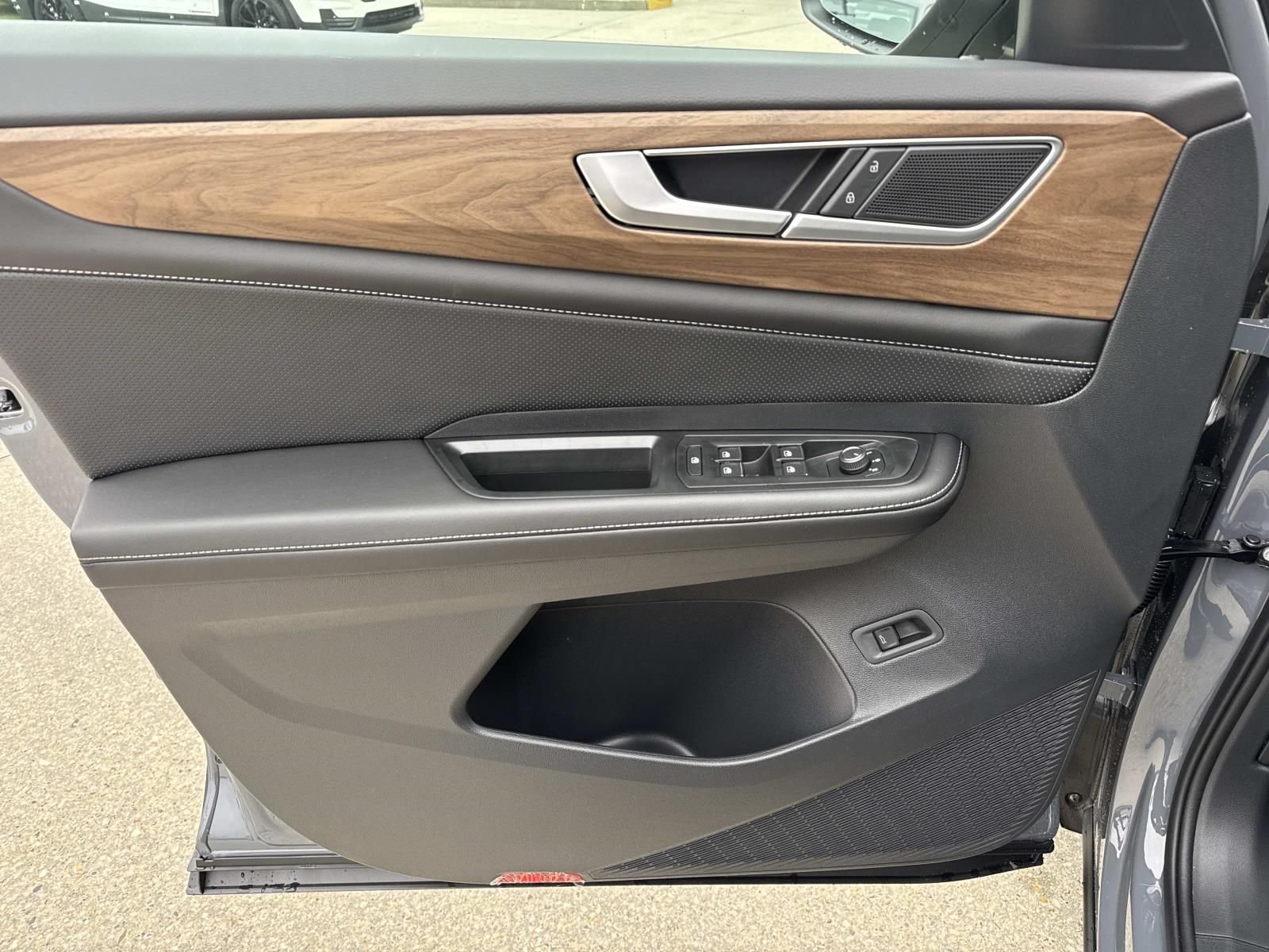 2026 Volkswagen Atlas SE w/Tech - Photo 14