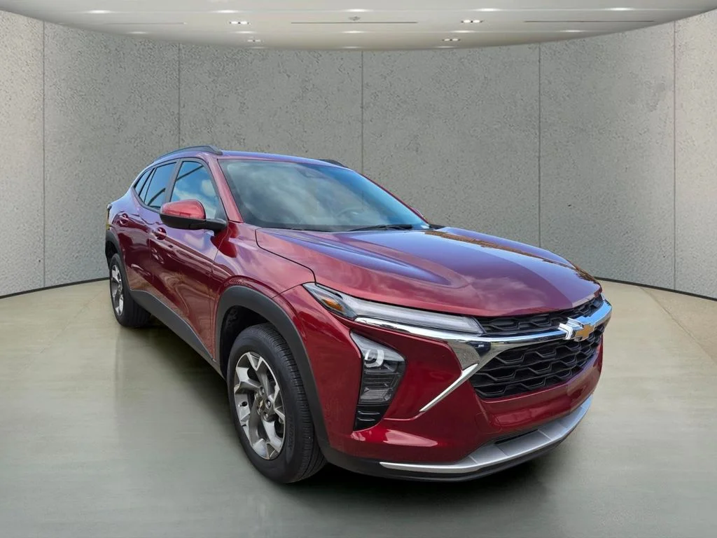 Used 2025 Red Chevrolet LT image 7