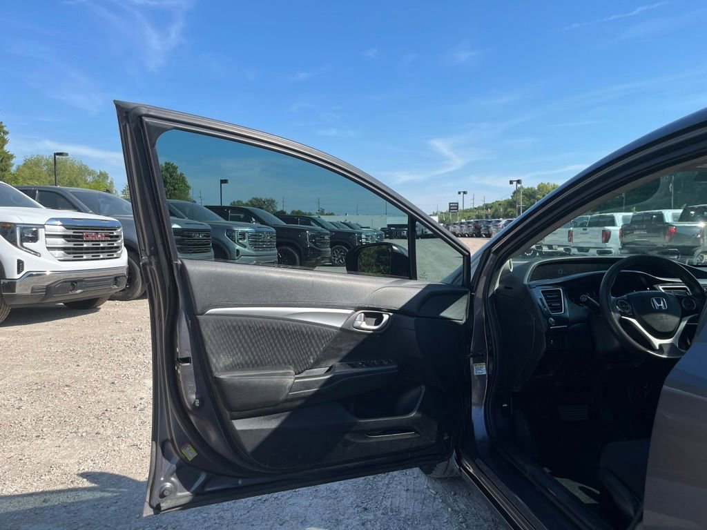 Used 2015  Honda EX image 18