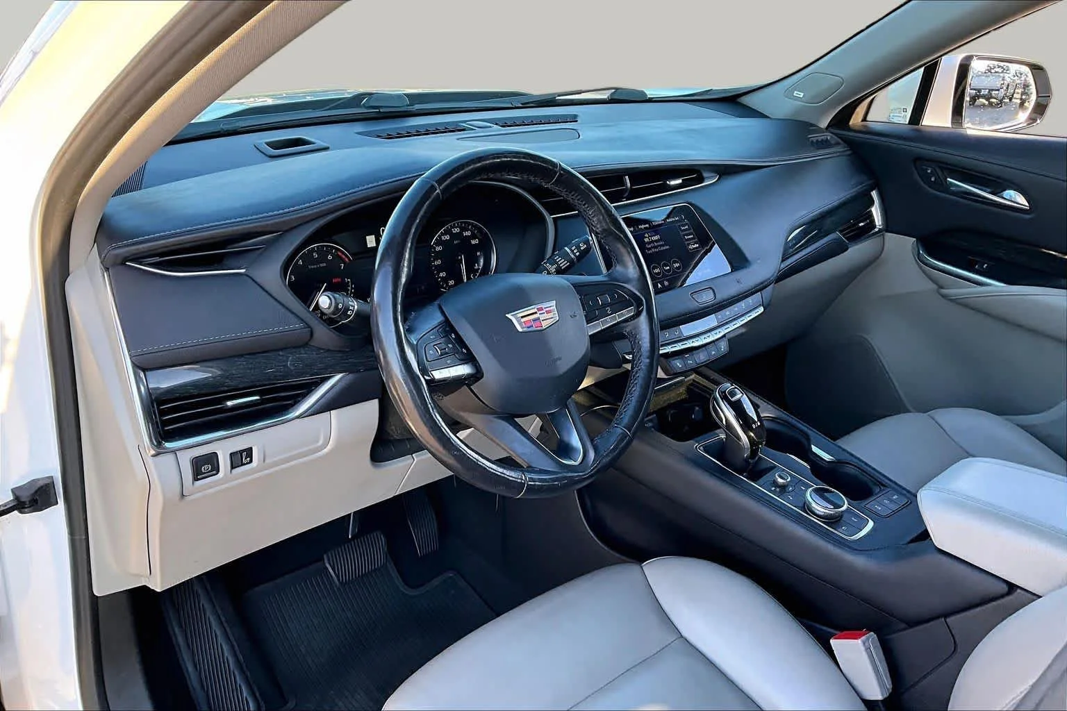 Used 2021 Crystal White Tricoat Cadillac FWD Premium Luxury image 17