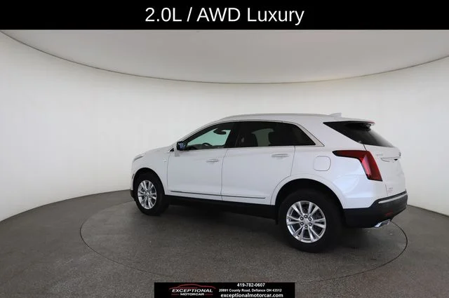 Used 2022 White Cadillac Luxury image 10