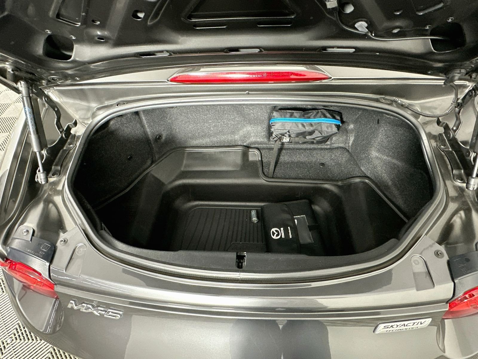 Used 2018 Machine Gray Mazda Club image 24
