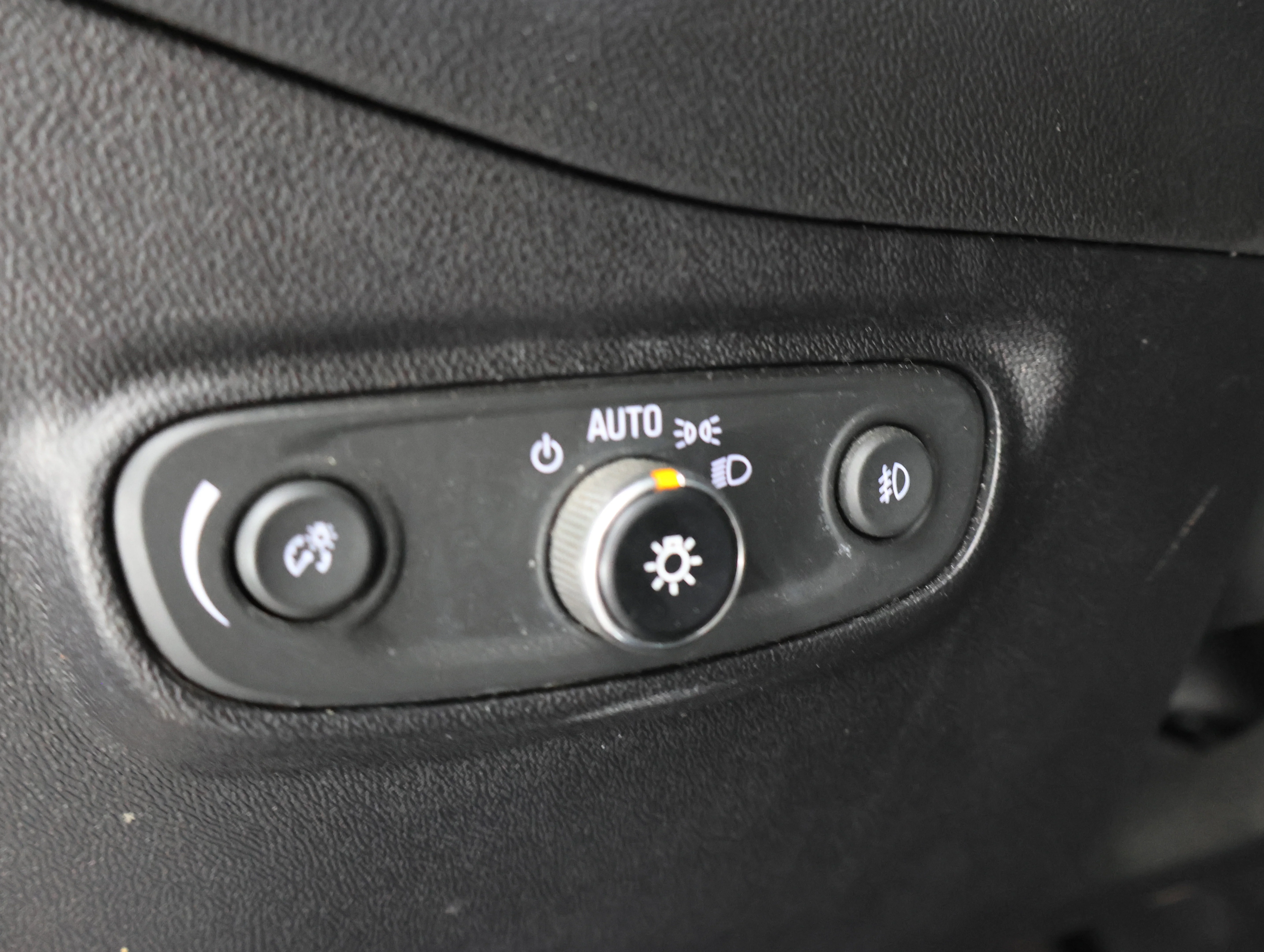 Used 2018 Sandy Ridge Metallic Chevrolet Premier image 43