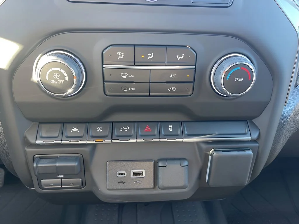 Used 2025 Summit White Chevrolet Custom image 18
