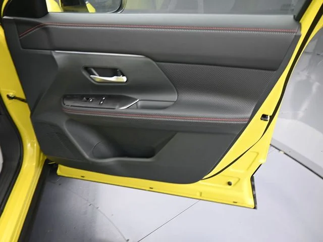 New 2025 Two-tone Yuzu Yellow Metallic / Super Black Nissan SR image 11