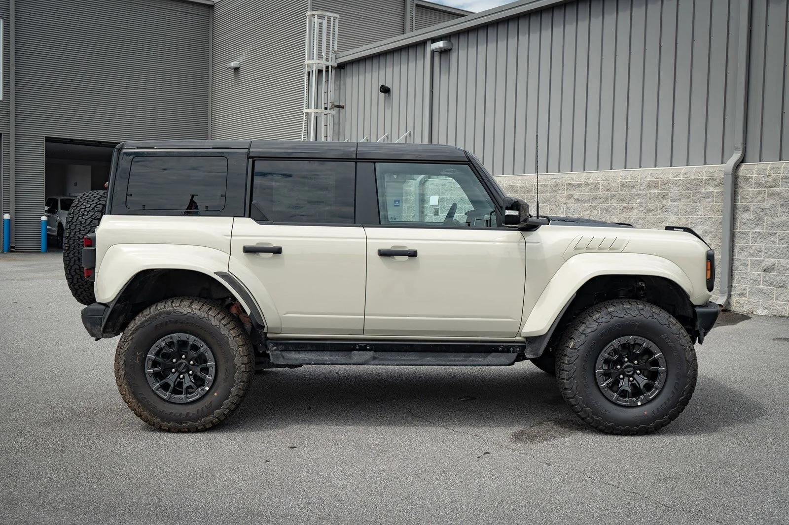 Used 2025 Desert Sand Ford Raptor image 25