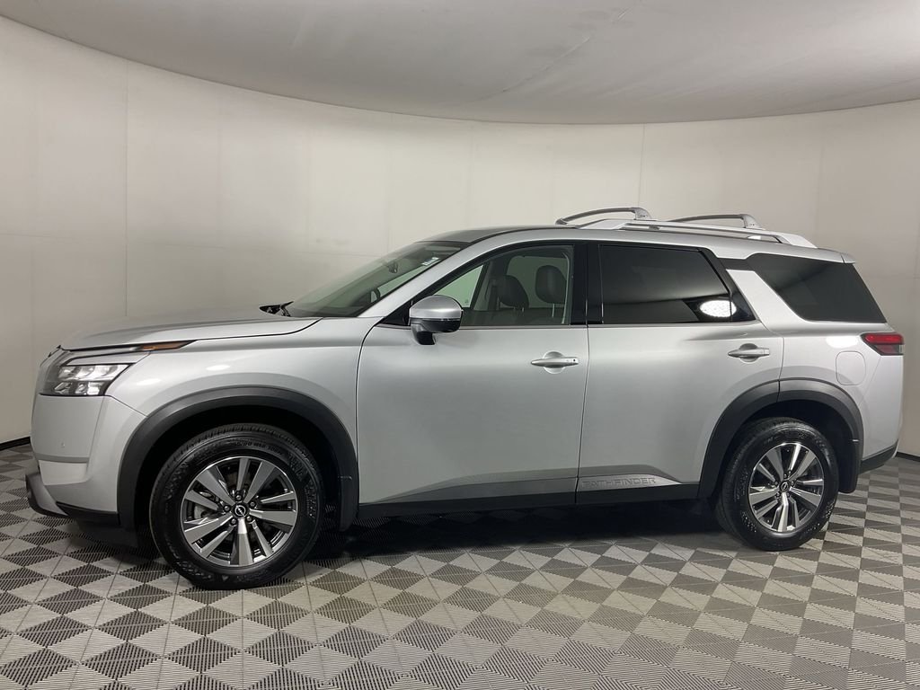 2025 Nissan Pathfinder SL 4WD's photo