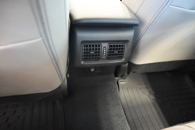 2026 Toyota Camry SE - Photo 27