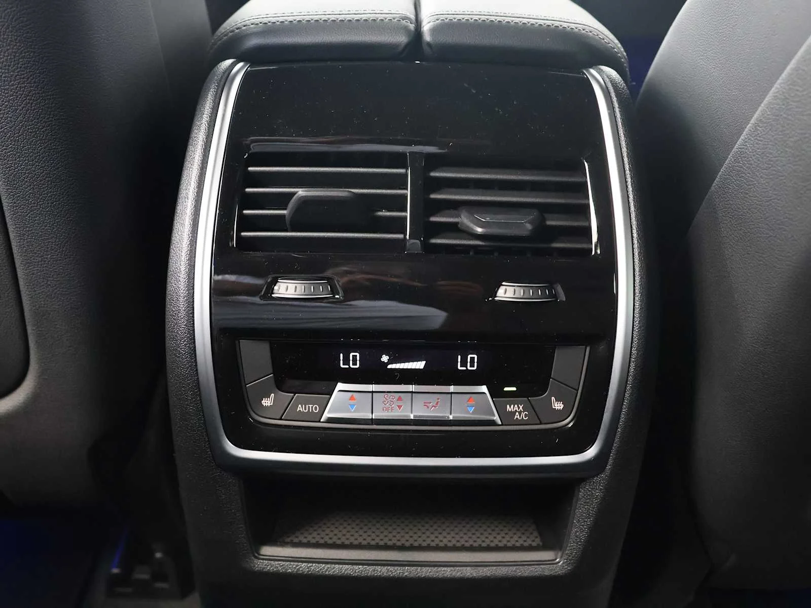 Used 2026 Carbon Black Metallic BMW xDrive40i image 25