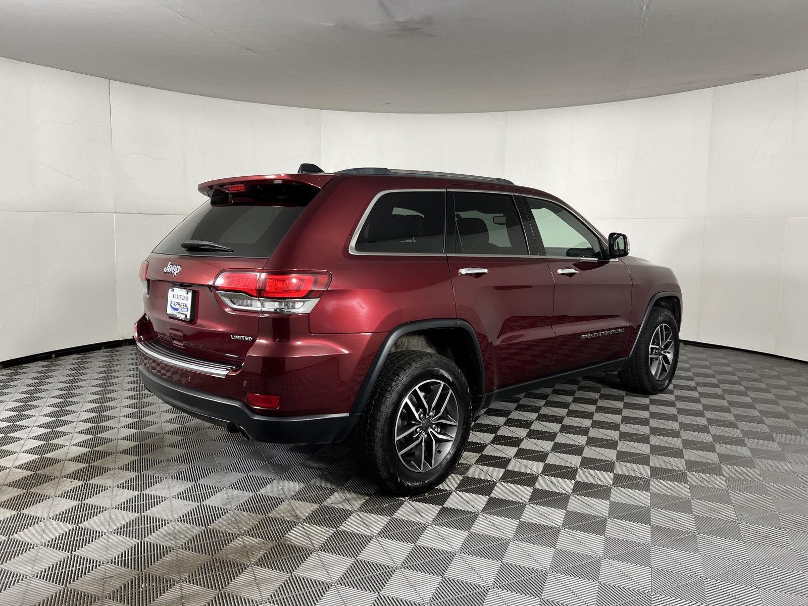 Used 2022 Velvet Red Pearlcoat Jeep Limited image 9