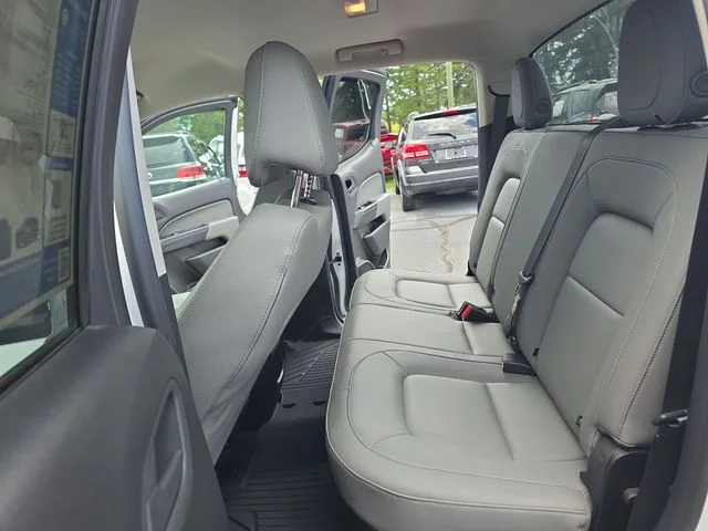 Used 2017 White GMC Base image 15