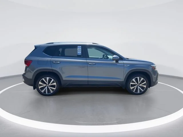 Used 2022  Volkswagen 1.5T SE image 9
