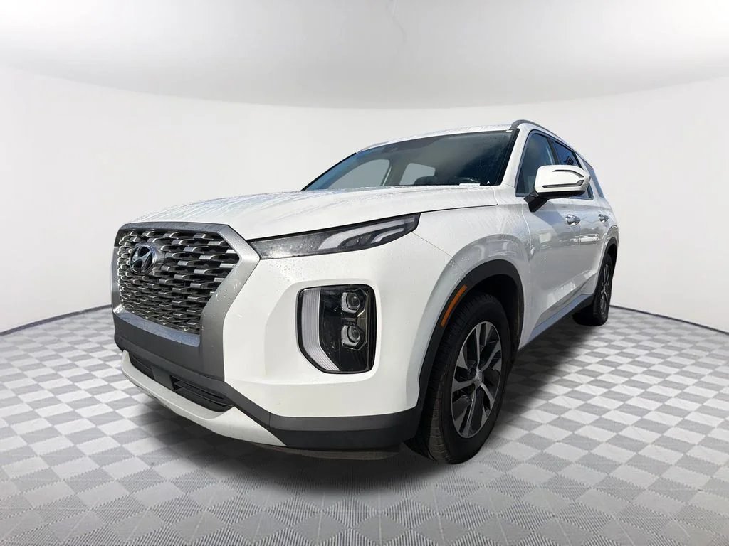 Used 2022 White Hyundai SEL image 1