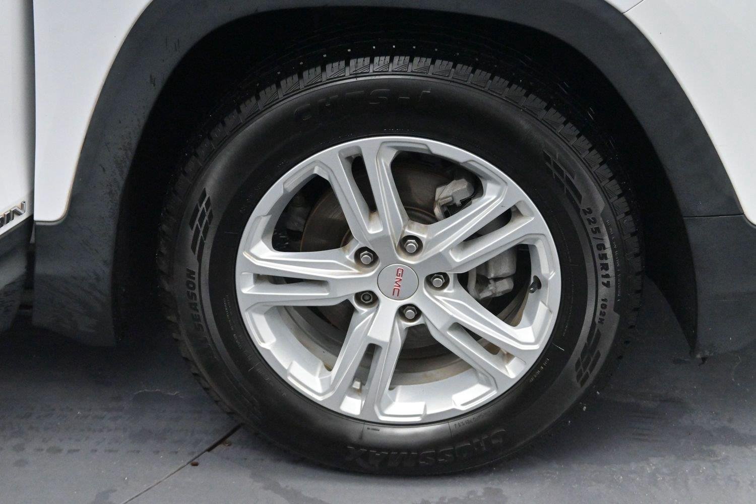 Used 2020 Summit White GMC SLE image 32