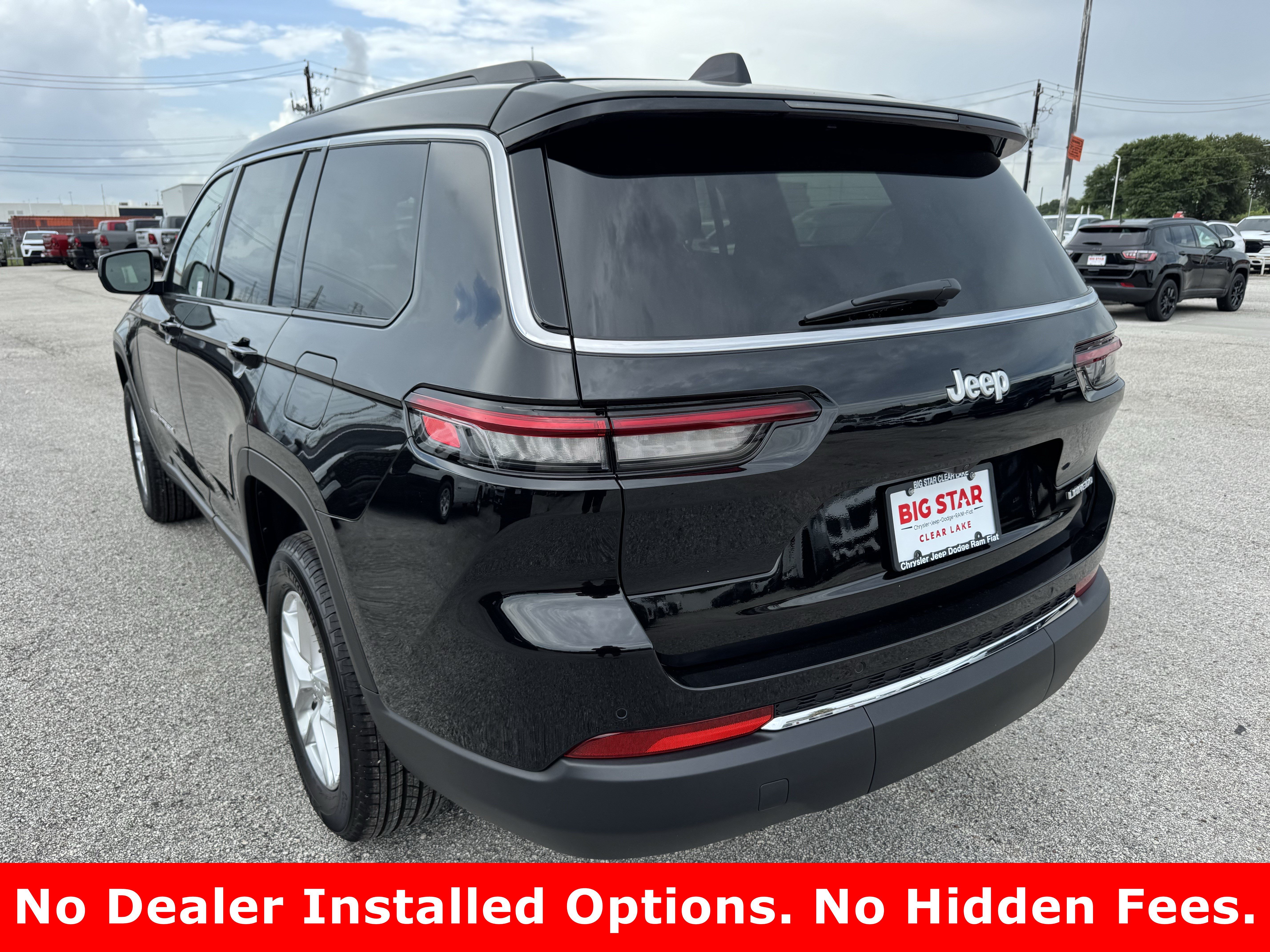 New 2026 Diamond Black Crystal Pearl-Coat Exterior Paint Jeep Laredo image 5