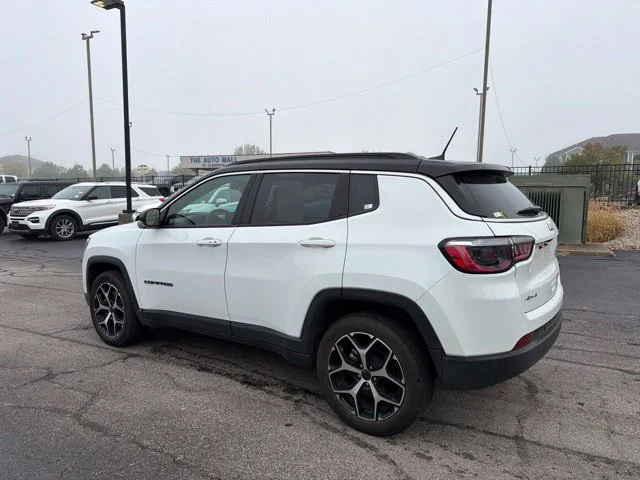 Used 2025 White Jeep Limited image 5