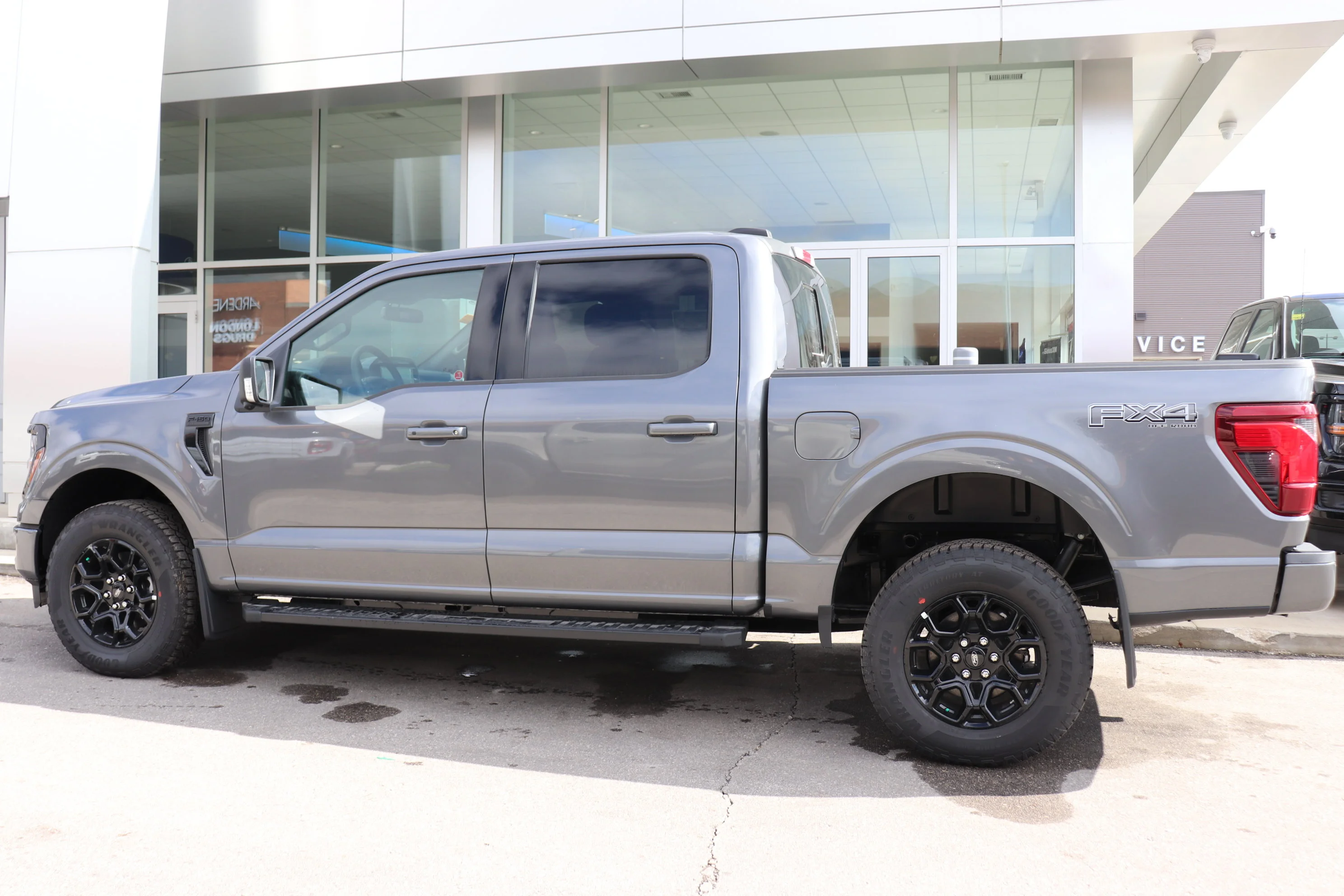 New 2026 CARBONIZED GREY METALLIC Ford XLT image 3