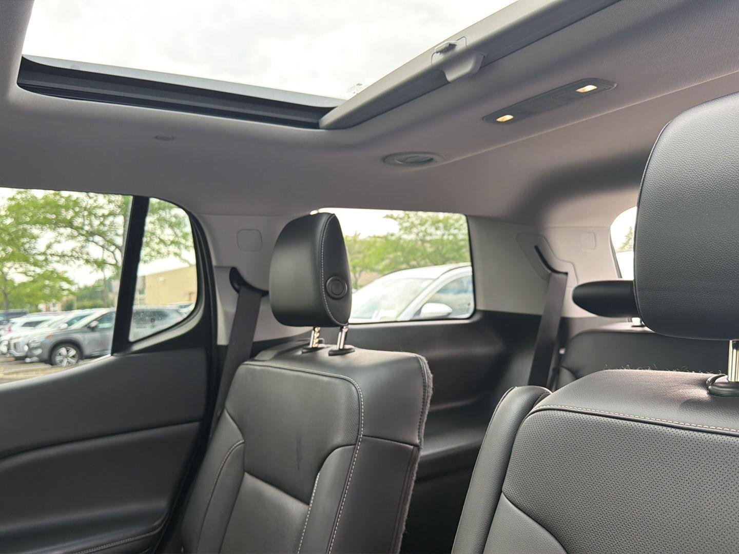 Used 2019 Ebony Twilight Metallic GMC SLT image 10
