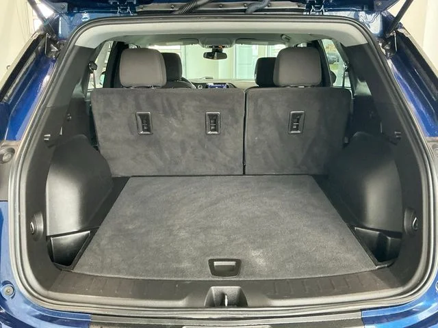 Used 2022 Blue Chevrolet LT image 8