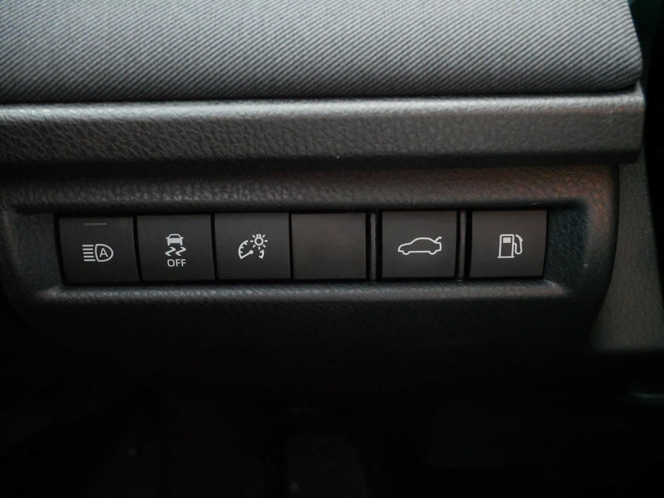 2025 Toyota Camry LE - Photo 26