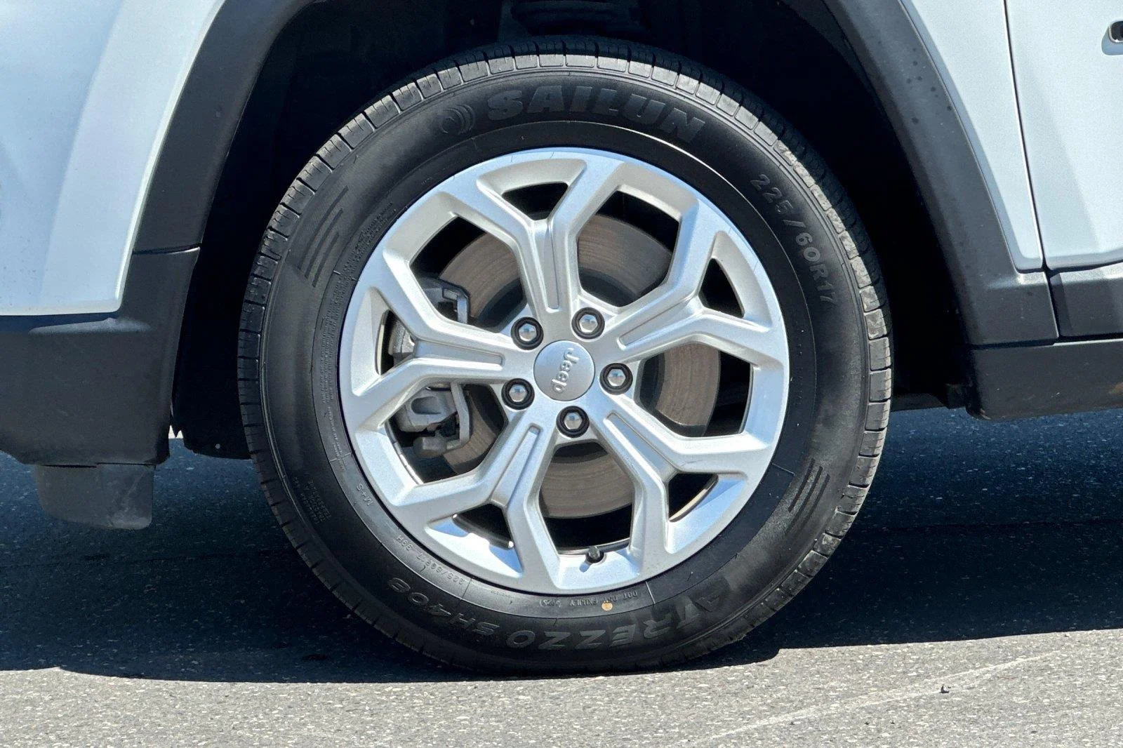 Used 2024 Bright White Clearcoat Jeep Latitude image 25