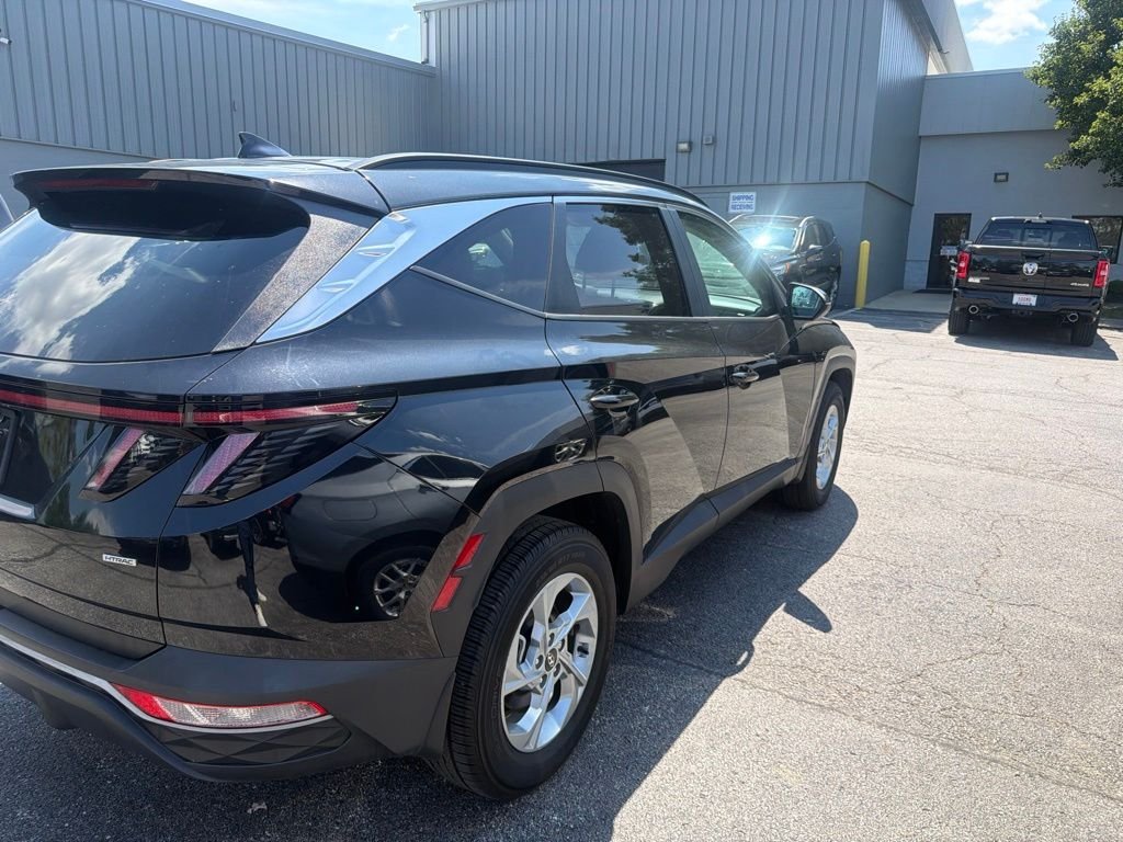 Used 2023 Black Hyundai SEL image 4
