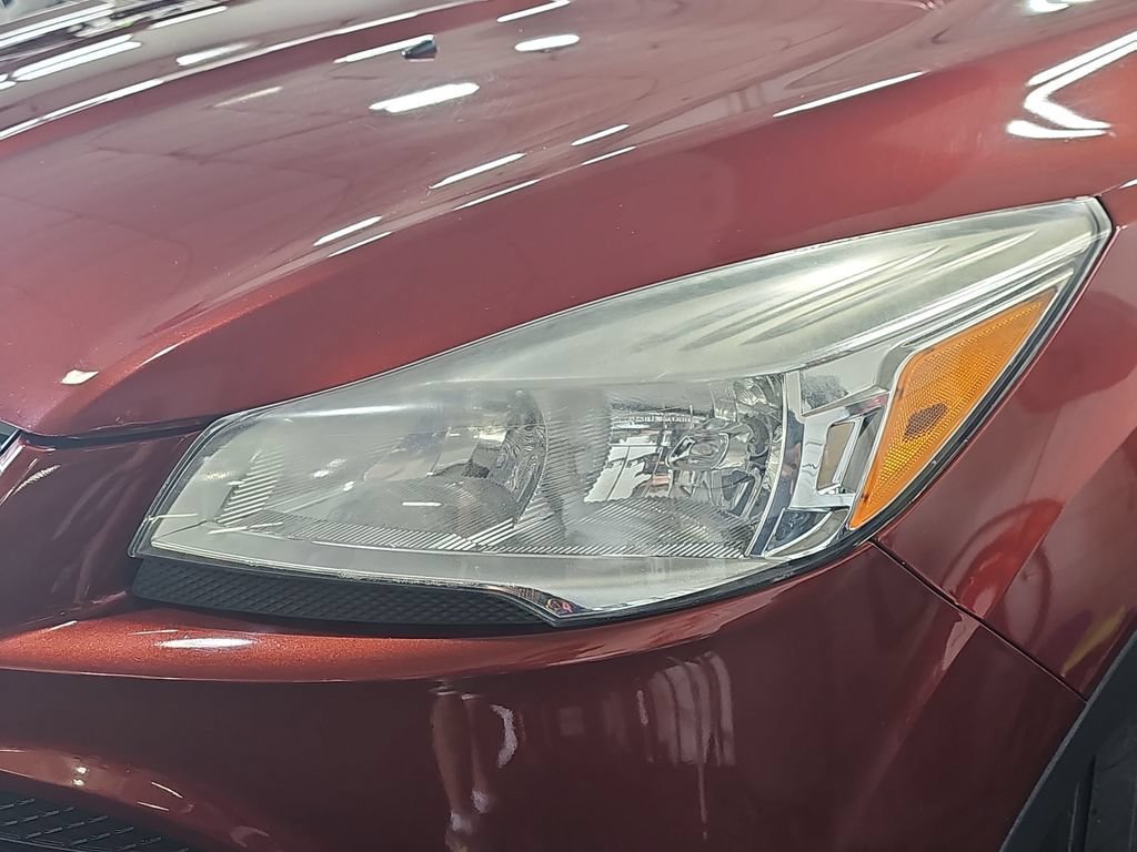 Used 2015 White Ford SE image 35