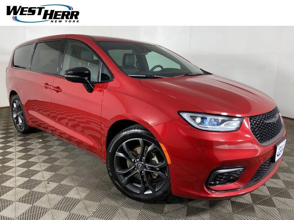 2026 Chrysler Pacifica Select's photo