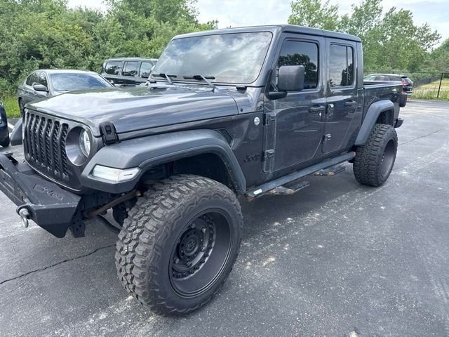 Used 2020 Gray Jeep Sport image 2