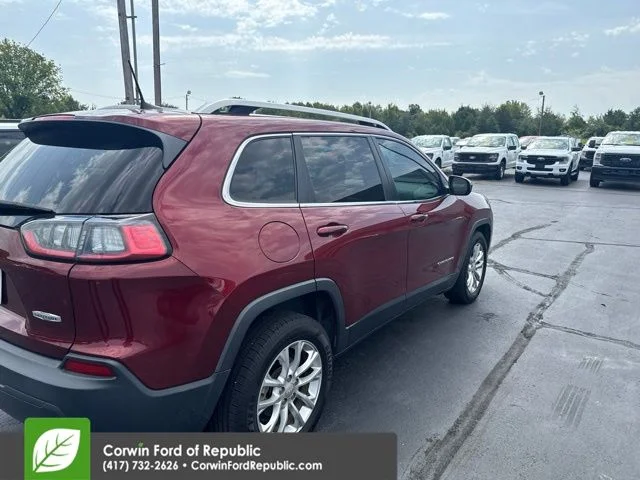 Used 2019 Velvet Red Pearlcoat Jeep Latitude image 7