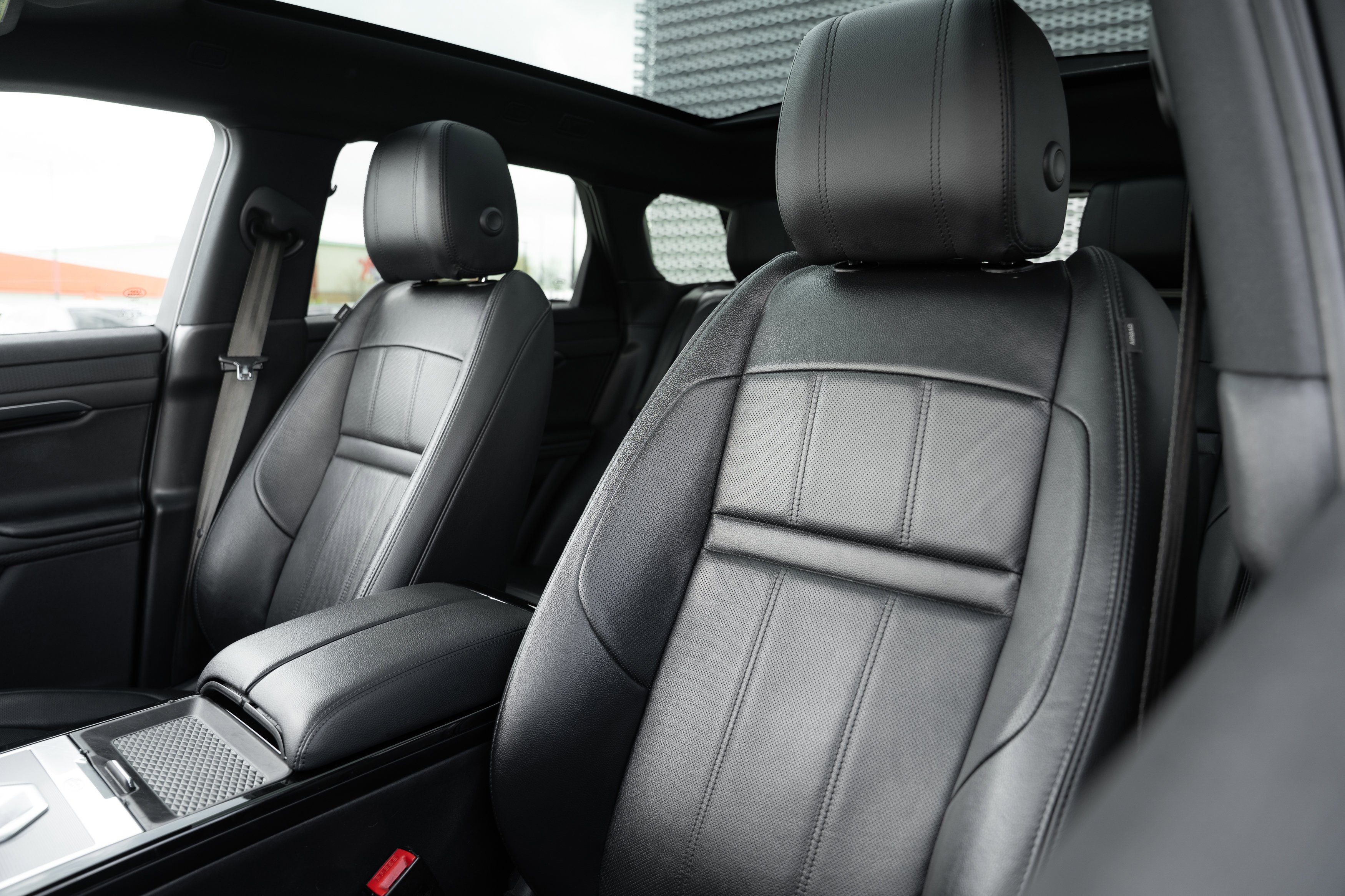 Used 2020 Santorini Black Metallic Land Rover S image 23