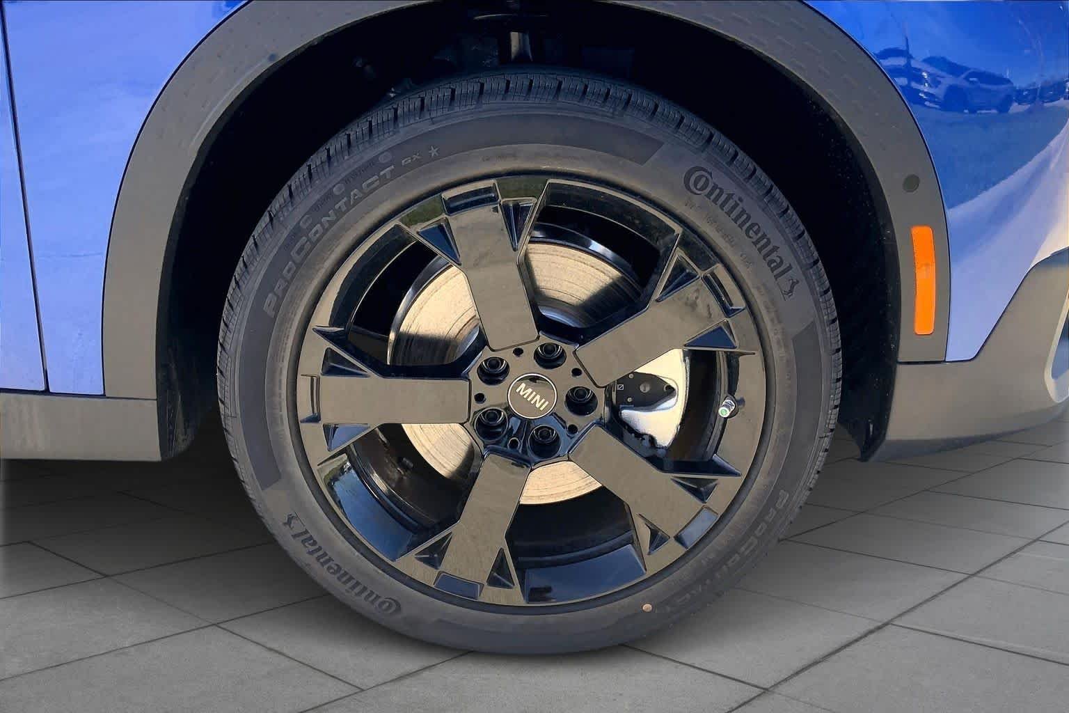 New 2026 Blazing Blue Metallic MINI Signature Plus image 11
