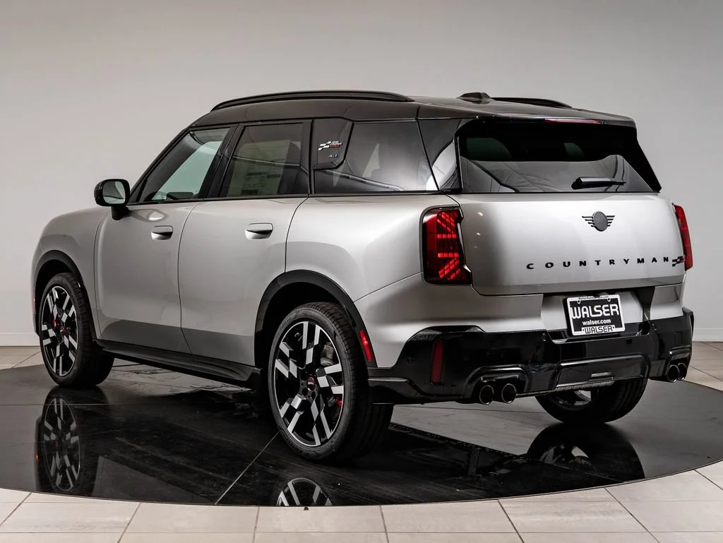 New 2027 Silver MINI Iconic image 6
