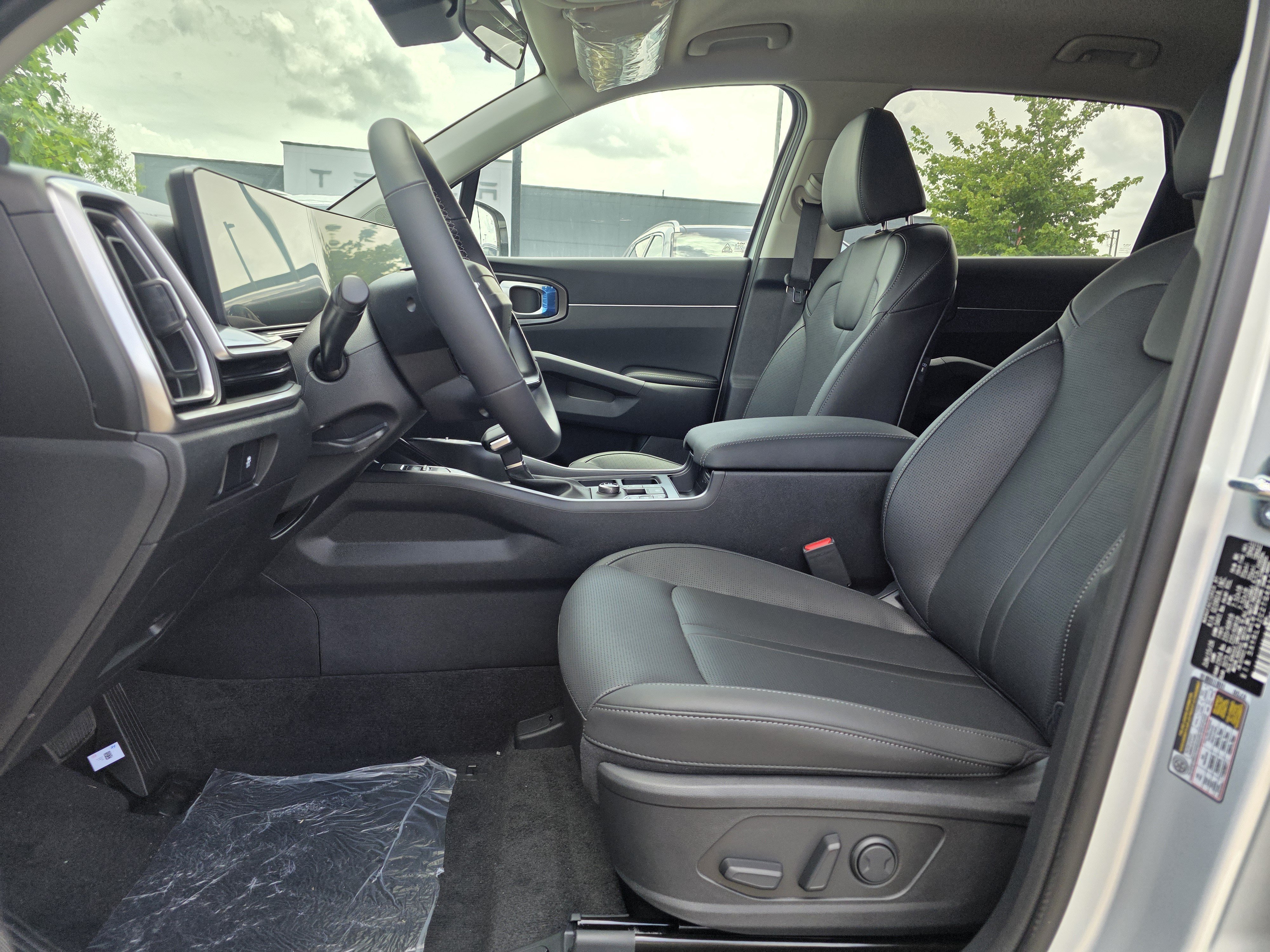 New 2026 Ivory Silver Kia S image 9
