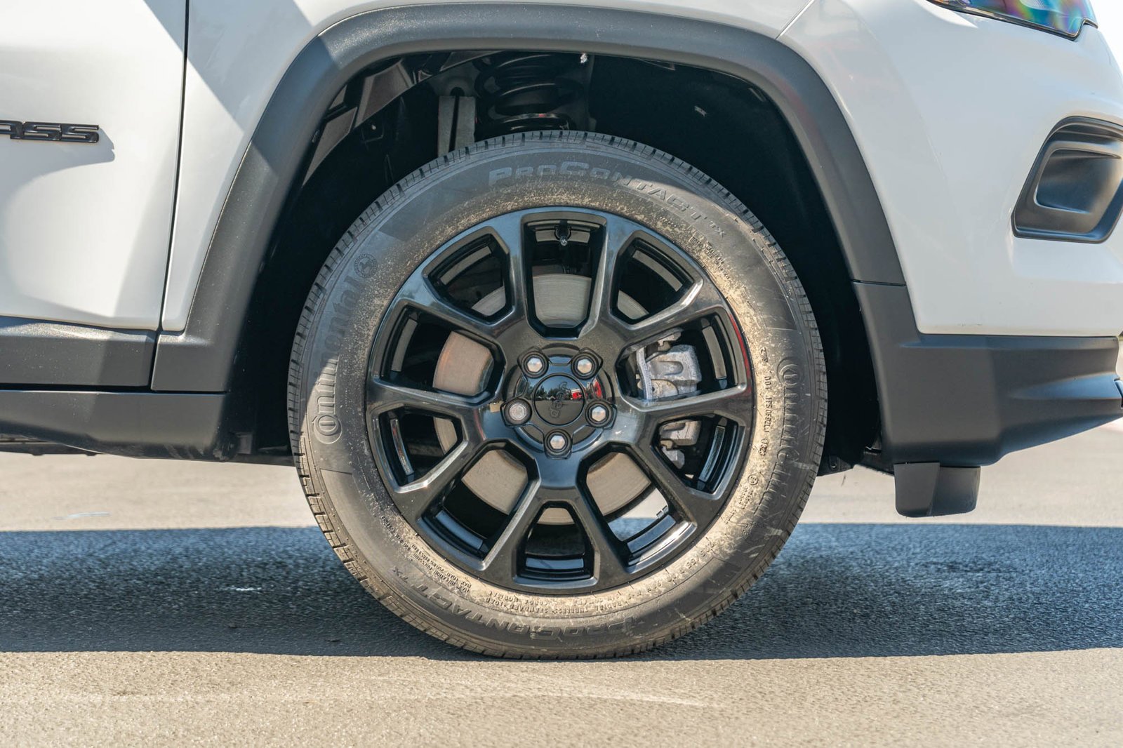 Used 2023 Bright White Clearcoat Jeep Latitude image 5