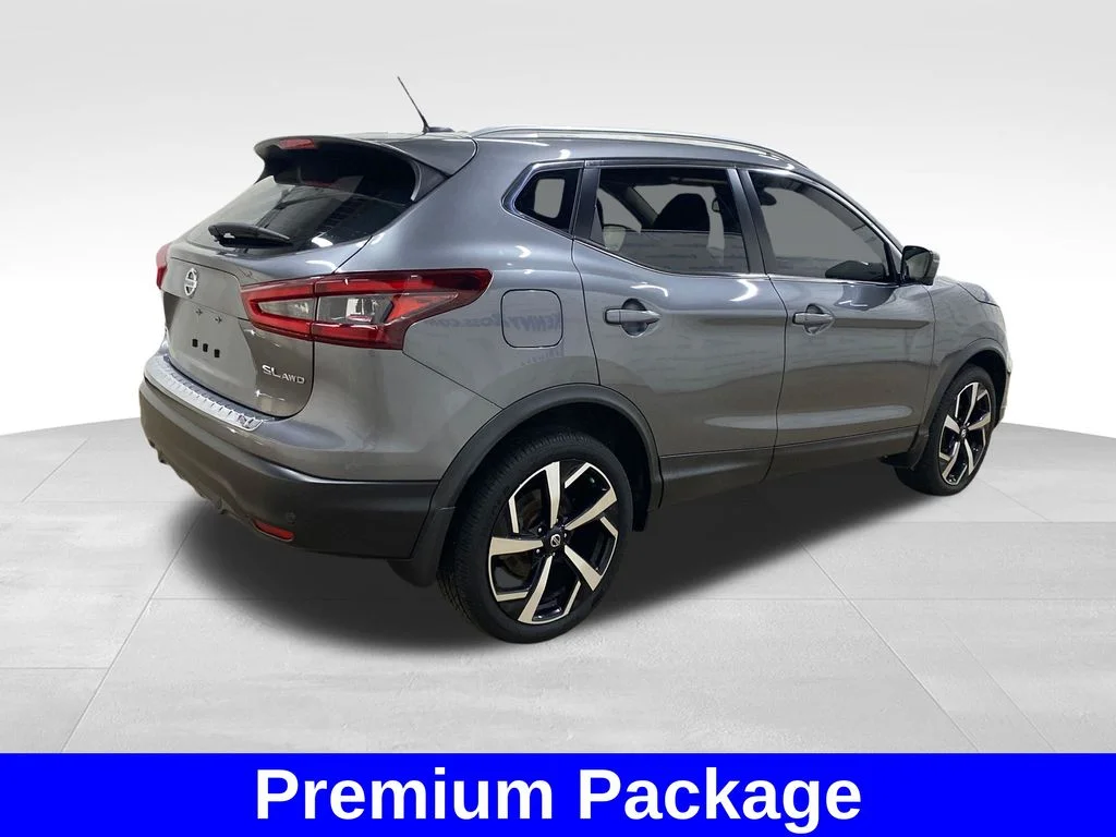Used 2020 Gray Nissan SL image 4