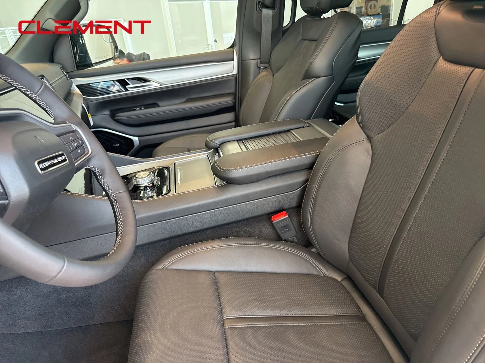 New 2026 Bright White Clear-Coat Exterior Paint Jeep Limited Altitude image 25
