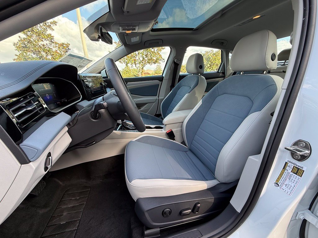New 2026 Opal White Pearl Volkswagen 1.5T SE image 11