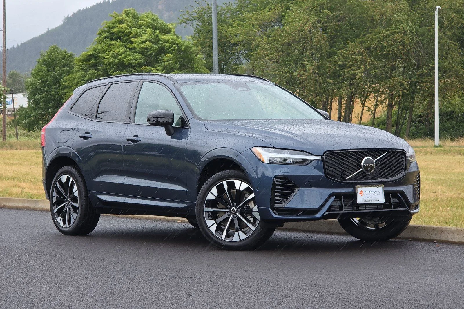 2026 Volvo XC60 T8 Plus Dark AWD's photo