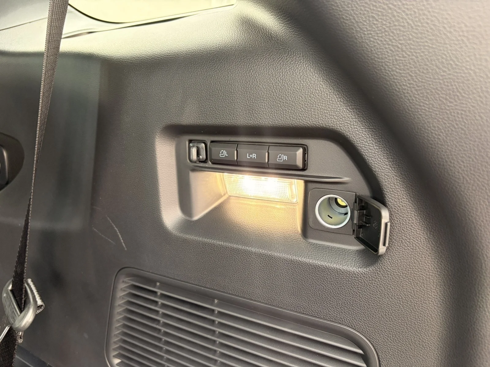 New 2027 Agate Black Metallic Ford Platinum™ image 10