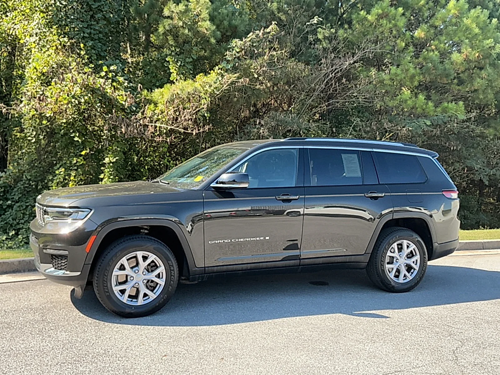 Used 2021 Rocky Mountain Pearlcoat Jeep Limited 4x4 image 4