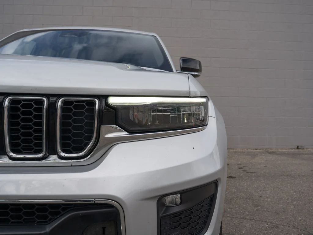 Used 2022 Silver Jeep Overland image 11