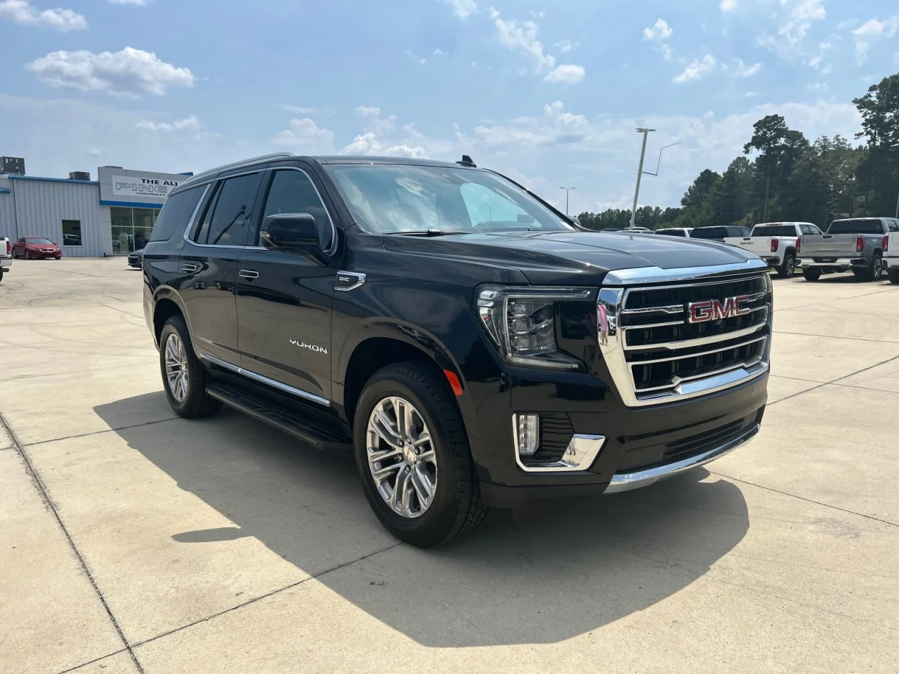 Used 2024 Onyx Black GMC SLT image 2
