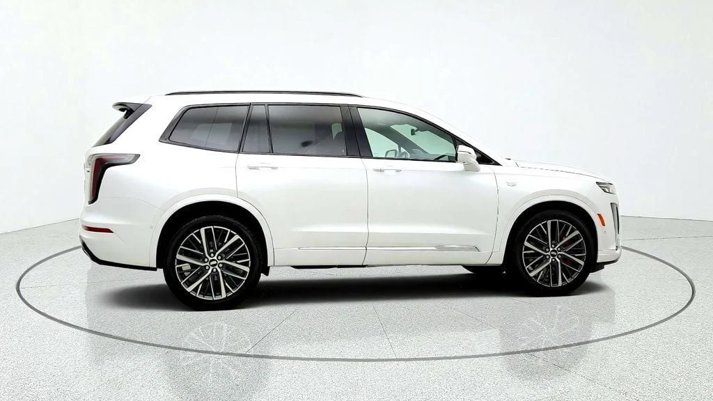 Used 2024 Crystal White Tricoat Cadillac AWD 4dr Sport w/ Super Cruise & Technology Pkg image 4
