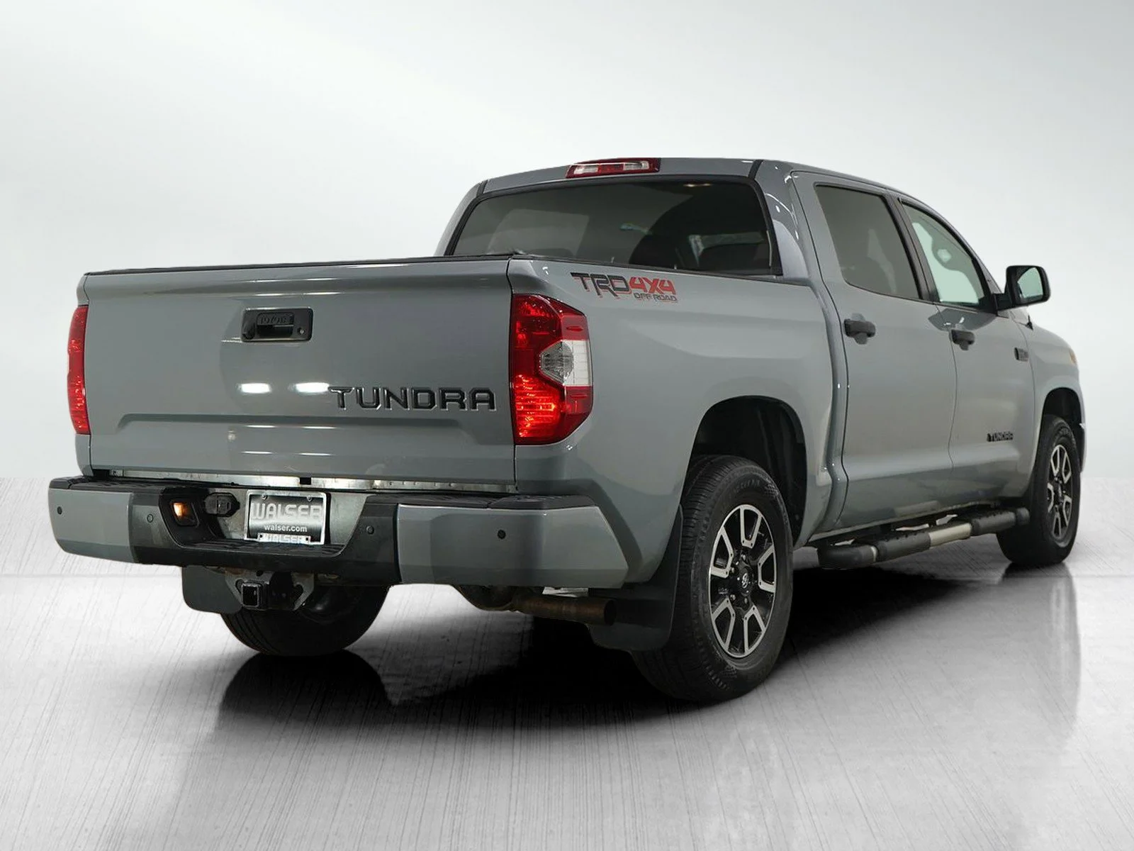 Used 2018 Cement Toyota SR5 image 5