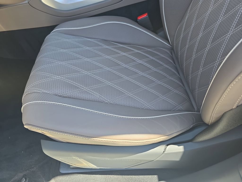 Used 2026  Mercedes-Benz Maybach GLS 600 image 32