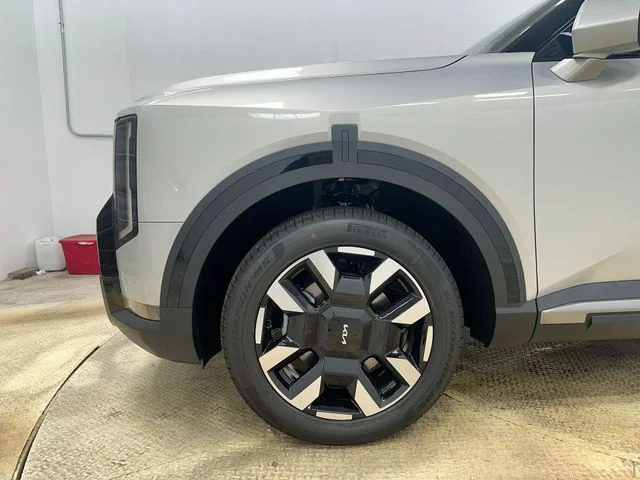 New 2027 Ivory Silver Kia S image 20