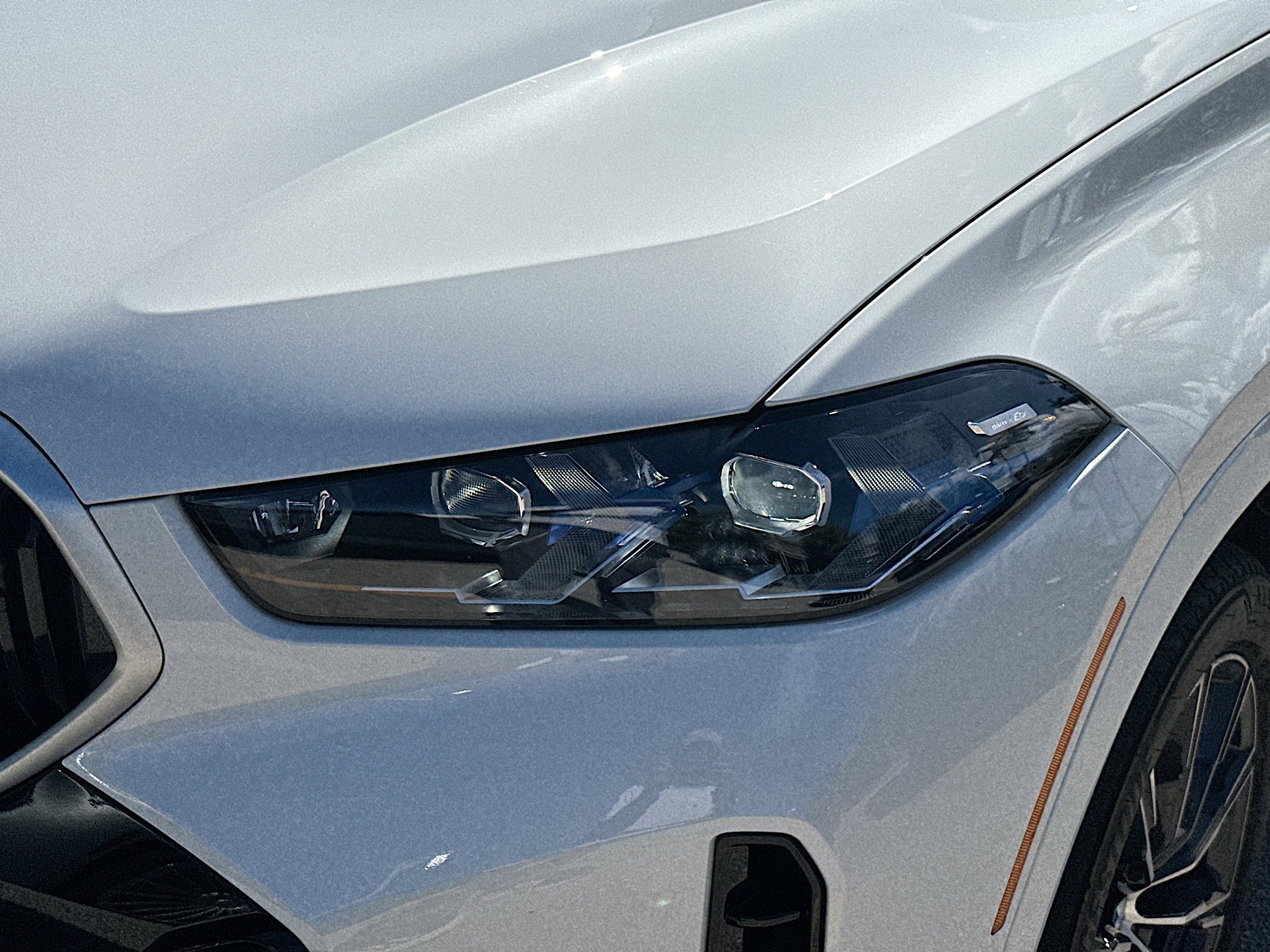 Used 2026 White Metallic BMW M60i image 28