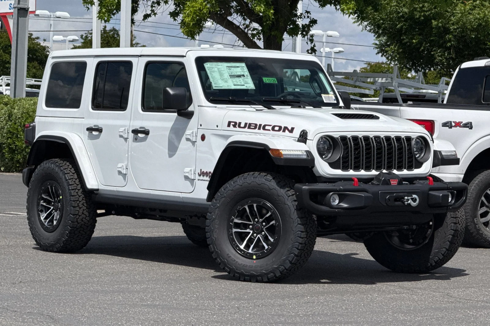 New 2026 Bright White Clear-Coat Exterior Paint Jeep Rubicon X image 2